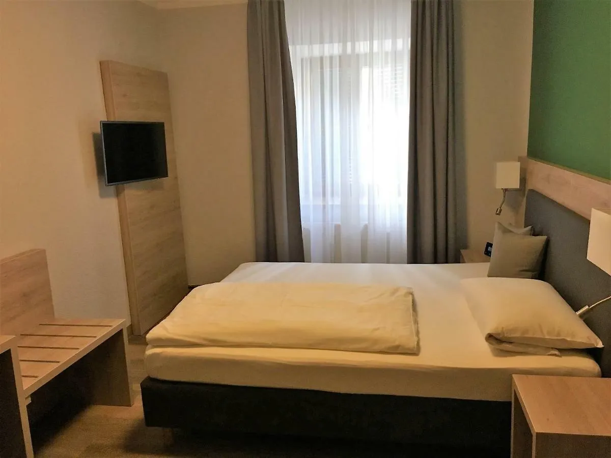 Eberl Hotel Pension Muenchen Feldmoching 2*, München Tyskland